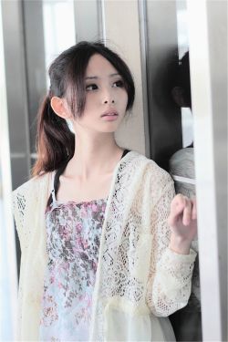 FREE性丰满白嫩白嫩的HD